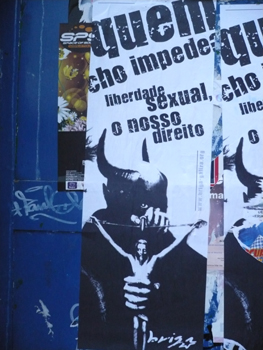 Cartazes tamb�m nas ruas de Vigo