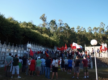 Homenagem ao jovem comunista, Moncho Reboiras, no cemitrio de Imo
